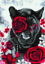 Черная пантера среди красных и белых цветов